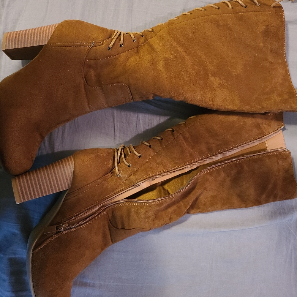 Adjustable/wide calf boot